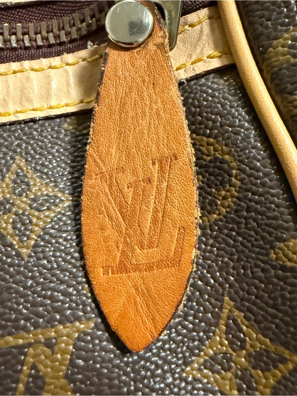 Louis Vuitton Monogram Duffel in Brown with Tan Trim. - Picture 12 of 16